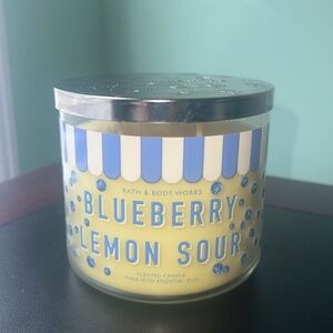 BRAND NEW!!! BATH & BODY WORKS BLUEBERRY LEMON SOUR SCENTED 3 WICK CANDLES